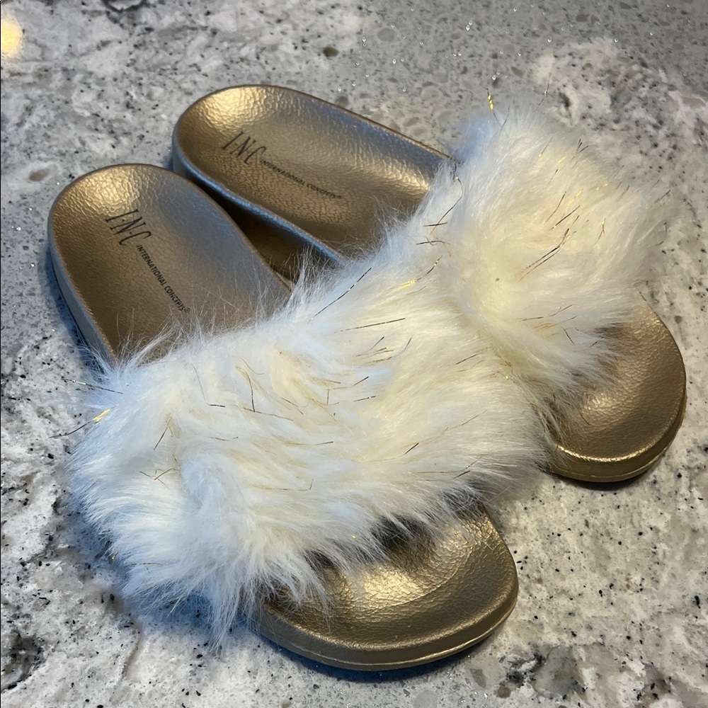 INC International Concepts Metallic Gold Slides with White Fur Size 7/8